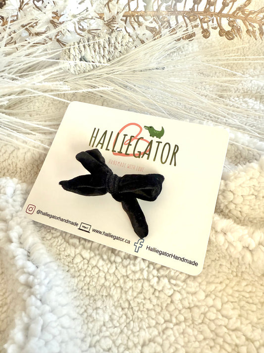 Black Velvet Medium Bow Clip
