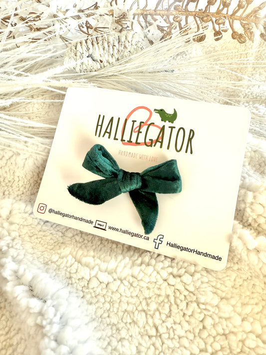 Evergreen Velvet Medium Bow Clip